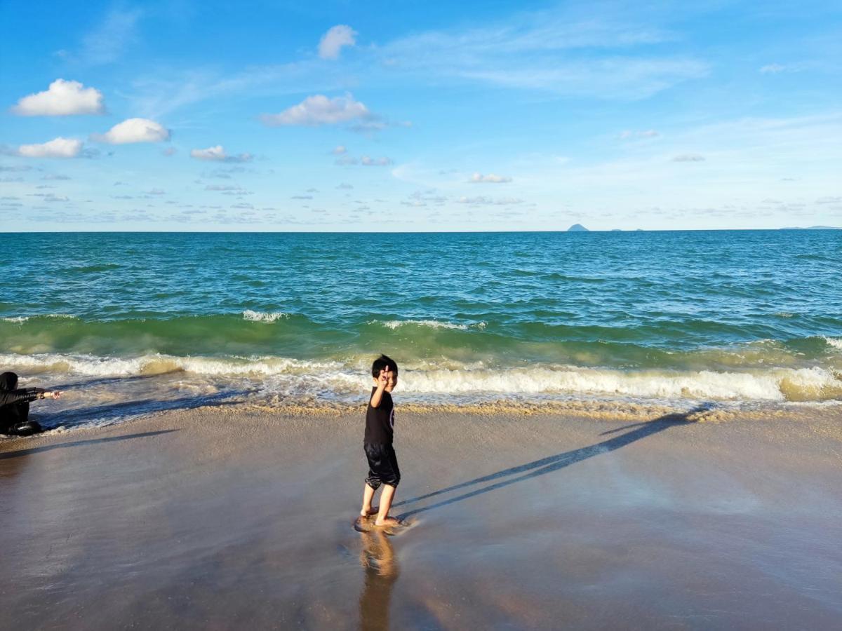 Ayuni Homestay Kuala Besut Terengganu 外观 照片